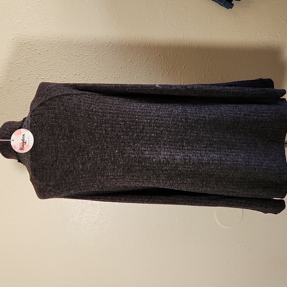 Hayden Turtle Neck Gray Cape - Picture 6 of 7